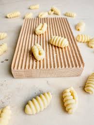 Mondo Gnocchi Board/butter Pat