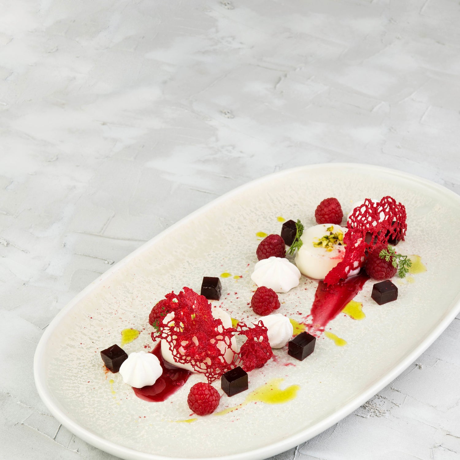 Moda Porcelain Willow Oval Coupe Plate Small